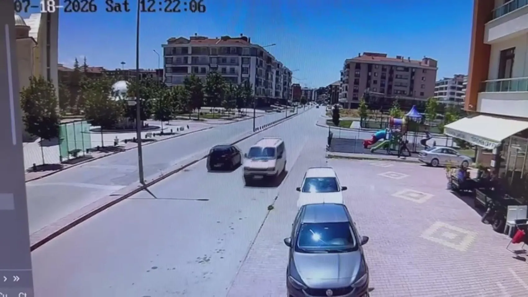 Konya’da trafiği hiçe sayan minibüs sürücüsü kameraya yakalandı