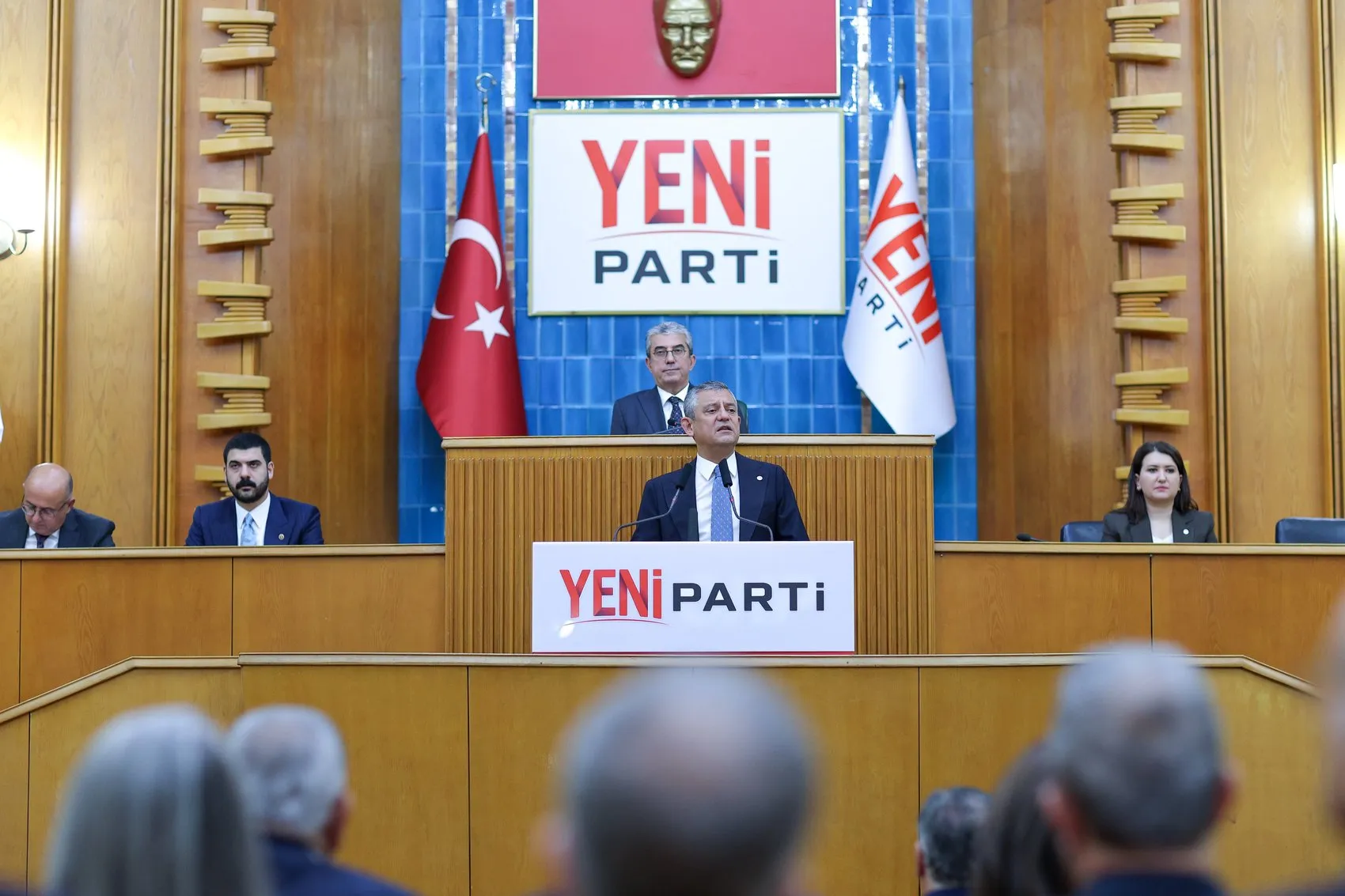 Özgür Özel yeni partinin kurulduğunu duyurdu