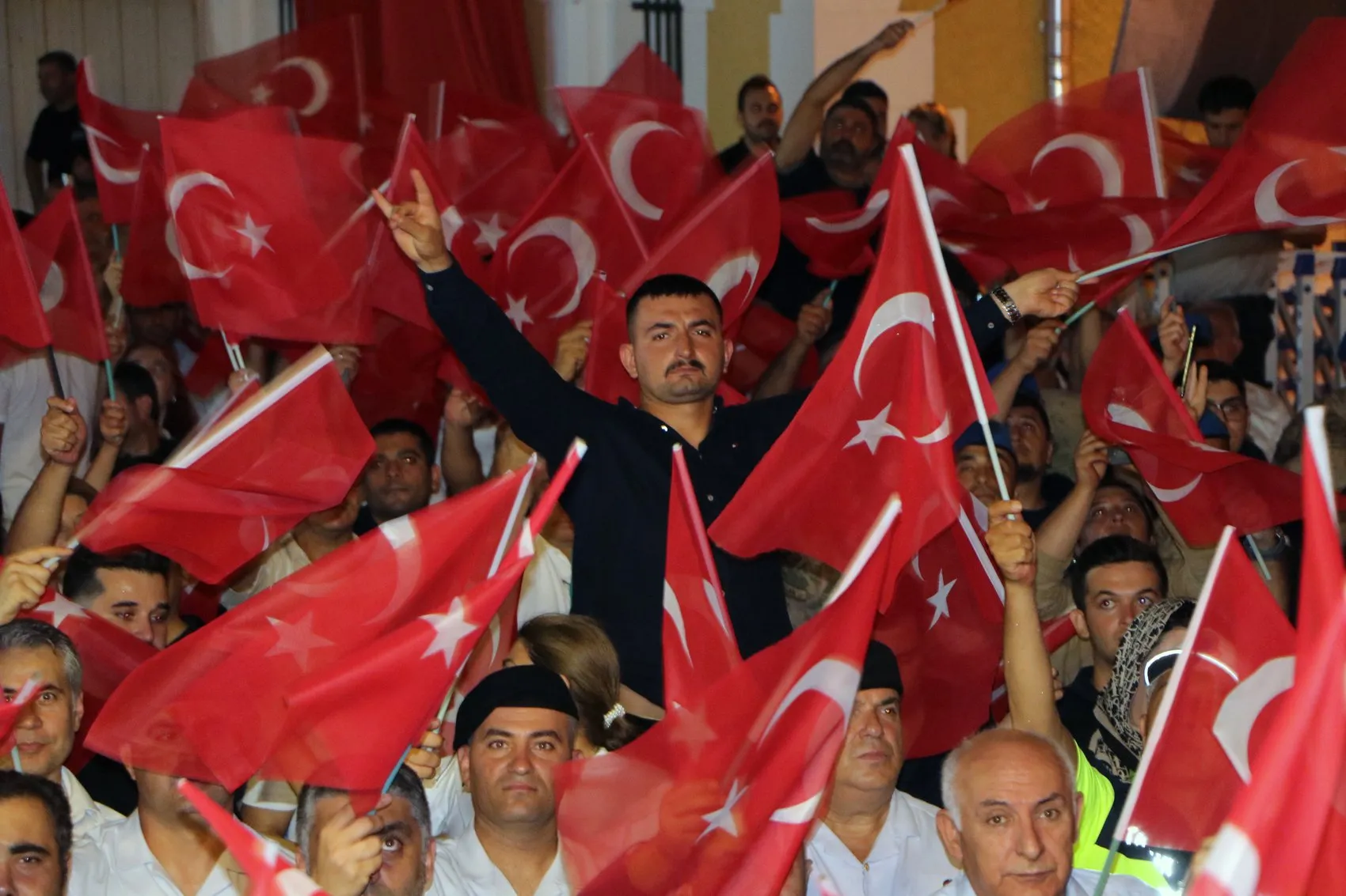Adana 15 Temmuz için meydanlara indi