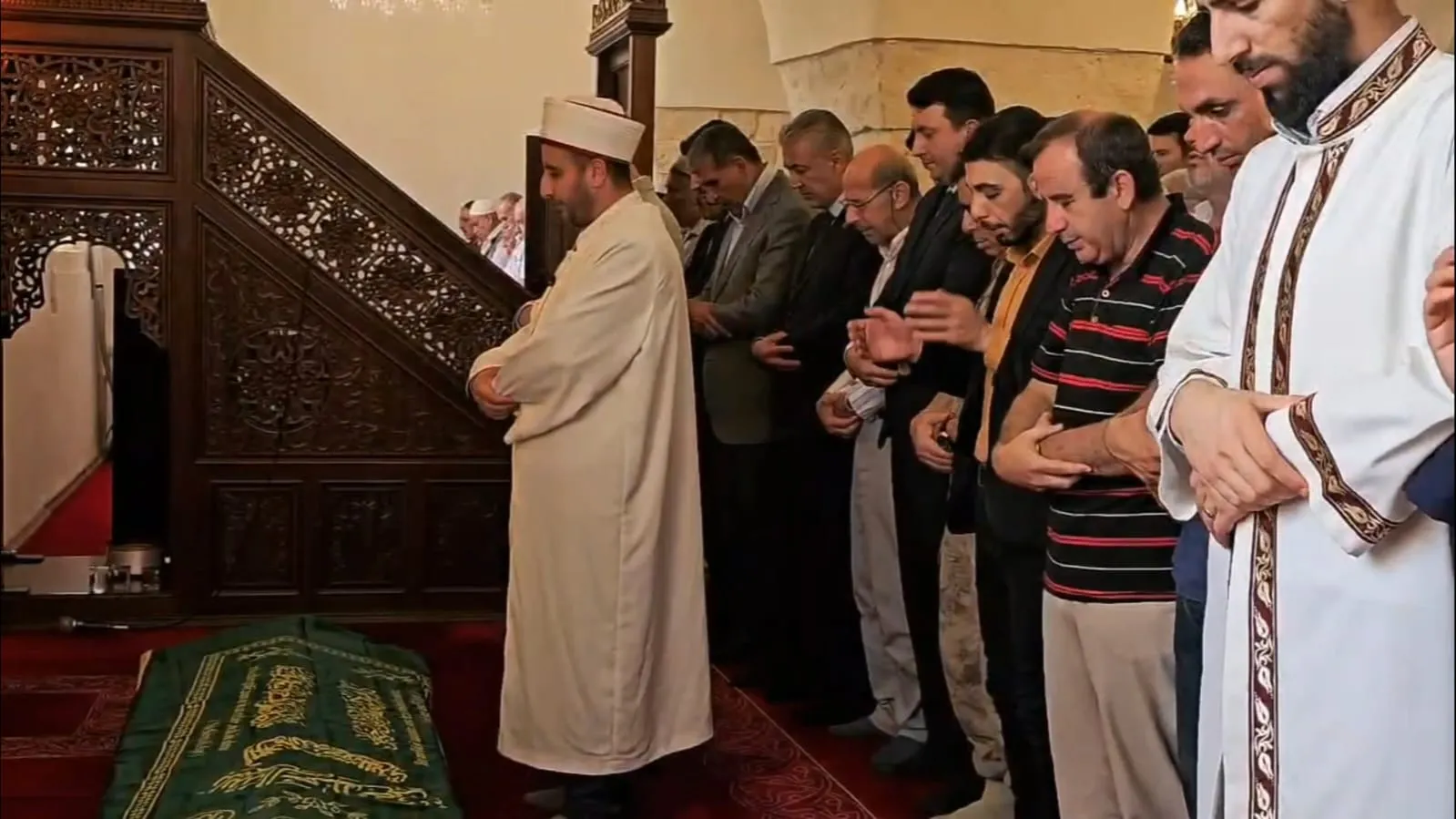 Görev başında şehit olan itfaiyeci Ömer Kaplan toprağa verildi