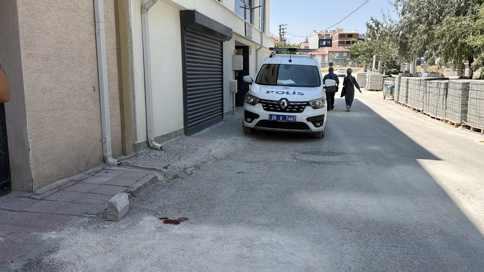 Eskişehir’de 3 yaşındaki çocuk üçüncü kattan beton zemine düştü