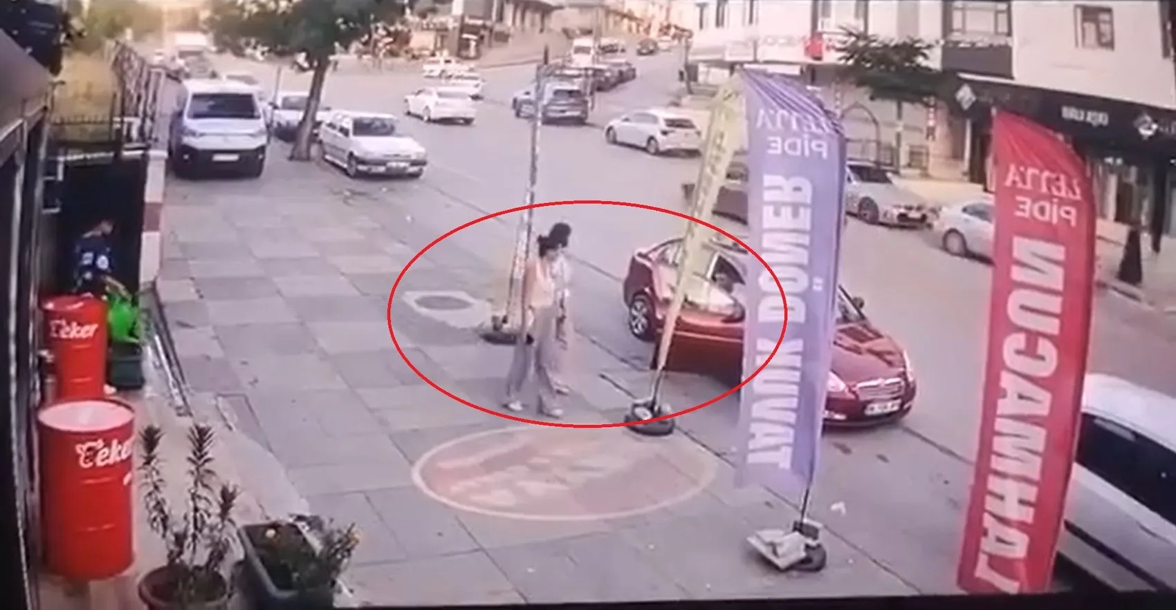 Genç kızlara tacize müdahale eden emekliyi dövüp serbest kaldılar