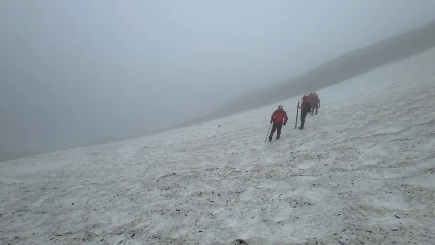 Rize’de sis yüzünden mahsur kalan turistleri ekipler kurtardı