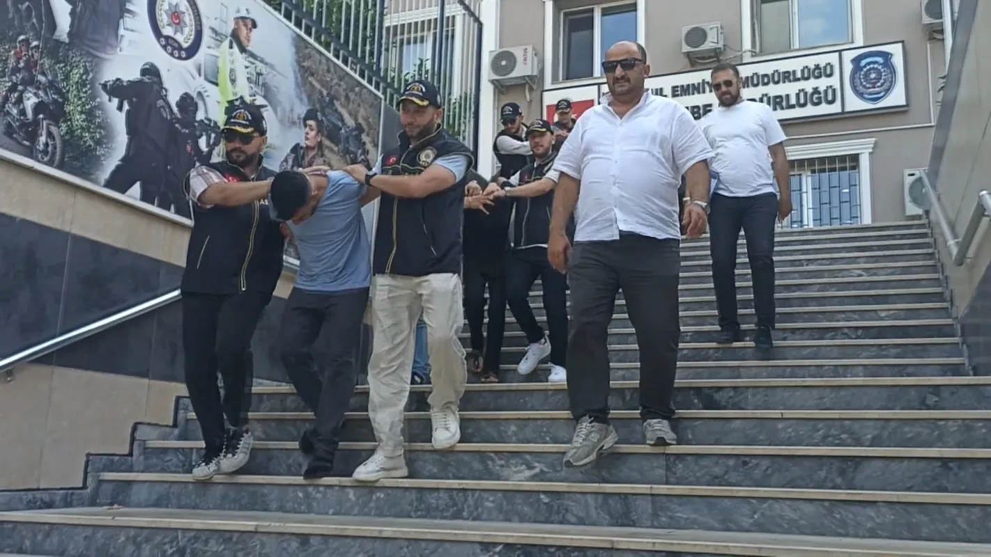 Emekli bankacının bin 758 altını dolandırıcıların eline geçti