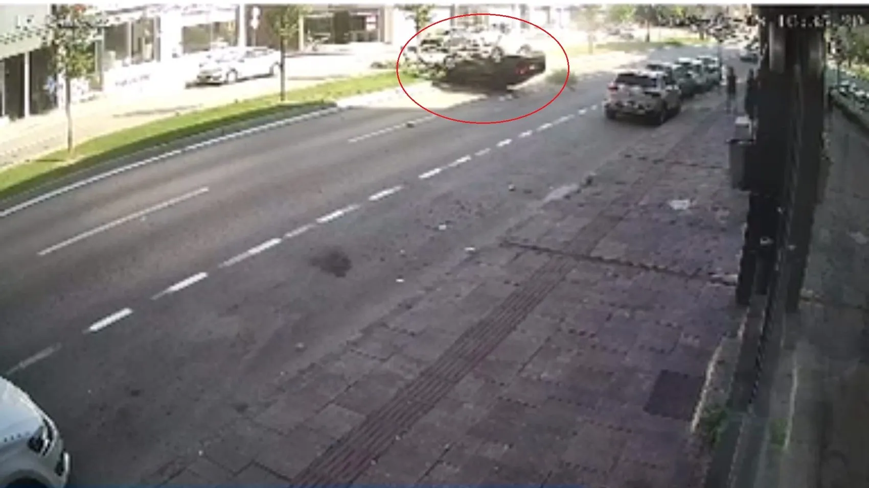 İnegöl'de kontrolden çıkan otomobil takla attı
