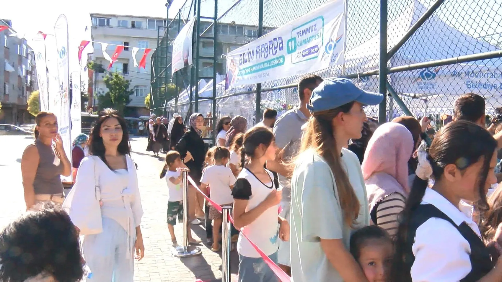 Sultangazili çocuklar bilimi mahallelerinde keşfediyor