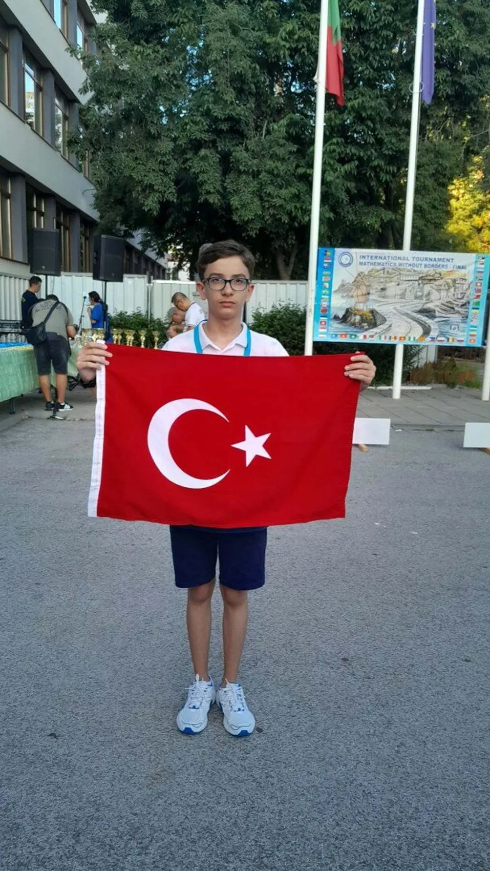 İzmirli Mert matematik dünyasının zirvesine adını yazdırdı