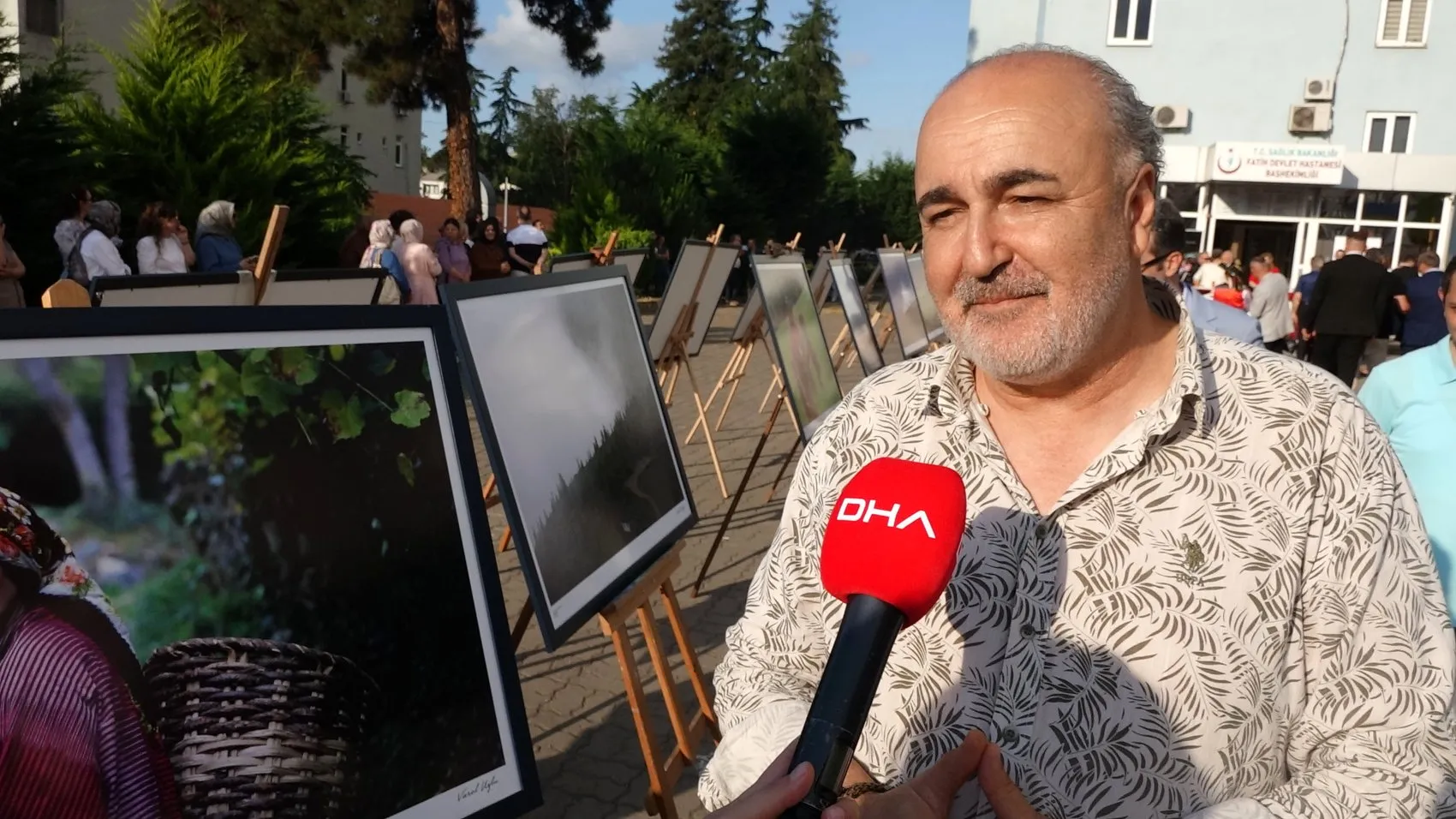 Doğduğu hastaneye 70 eserini hediye etti