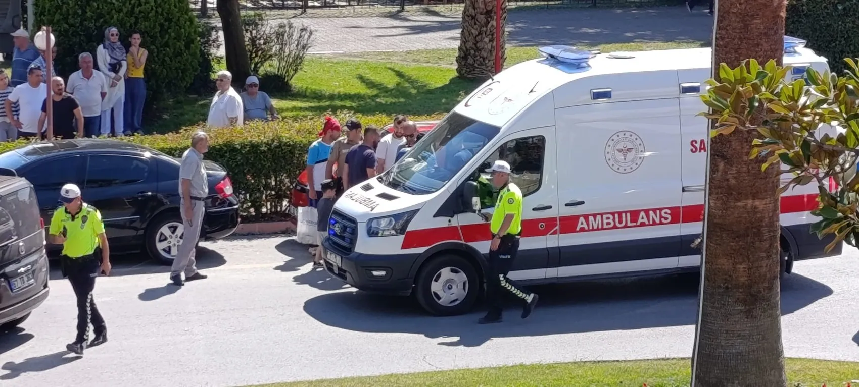Zonguldak'ta dikkati dağılan sürücü park halindeki araca çarptı