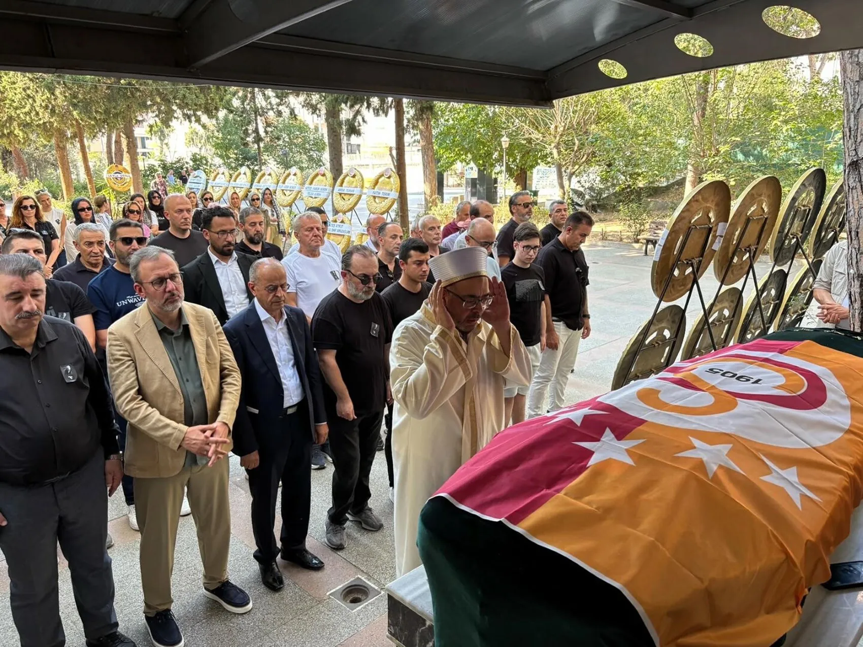 Gazeteci Aziz Üstel son yolculuğuna uğurlandı