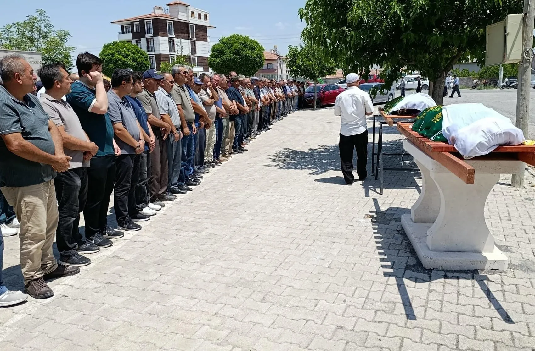 Konya’da aile faciası Anne ve kızı son yolculuğuna uğurlandı
