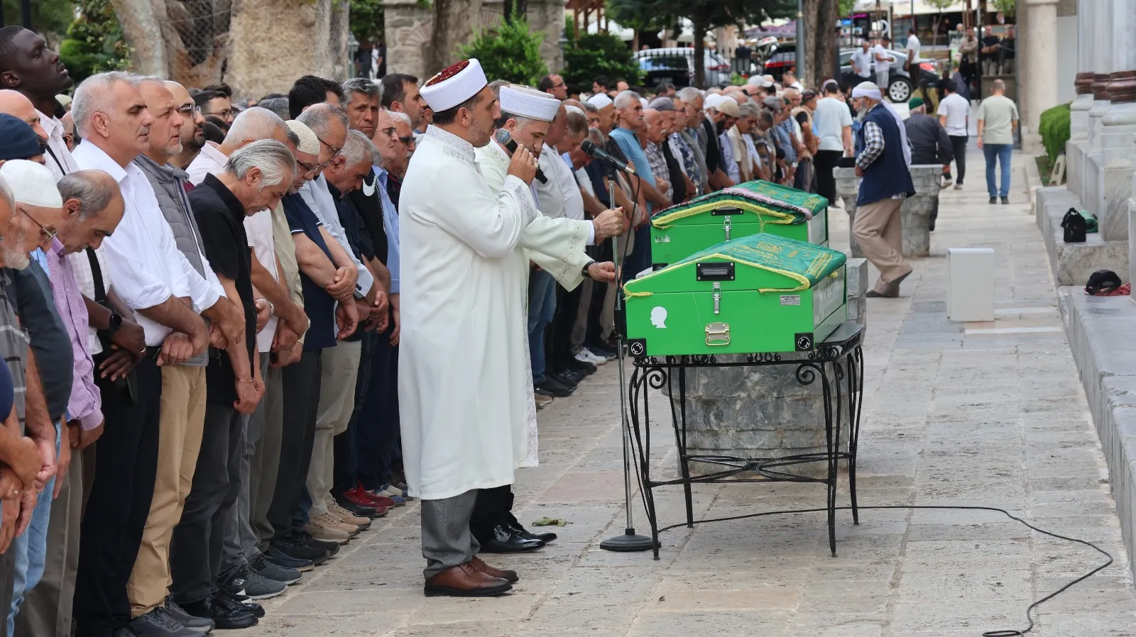 Birbirinden habersiz aynı gün veda ettiler