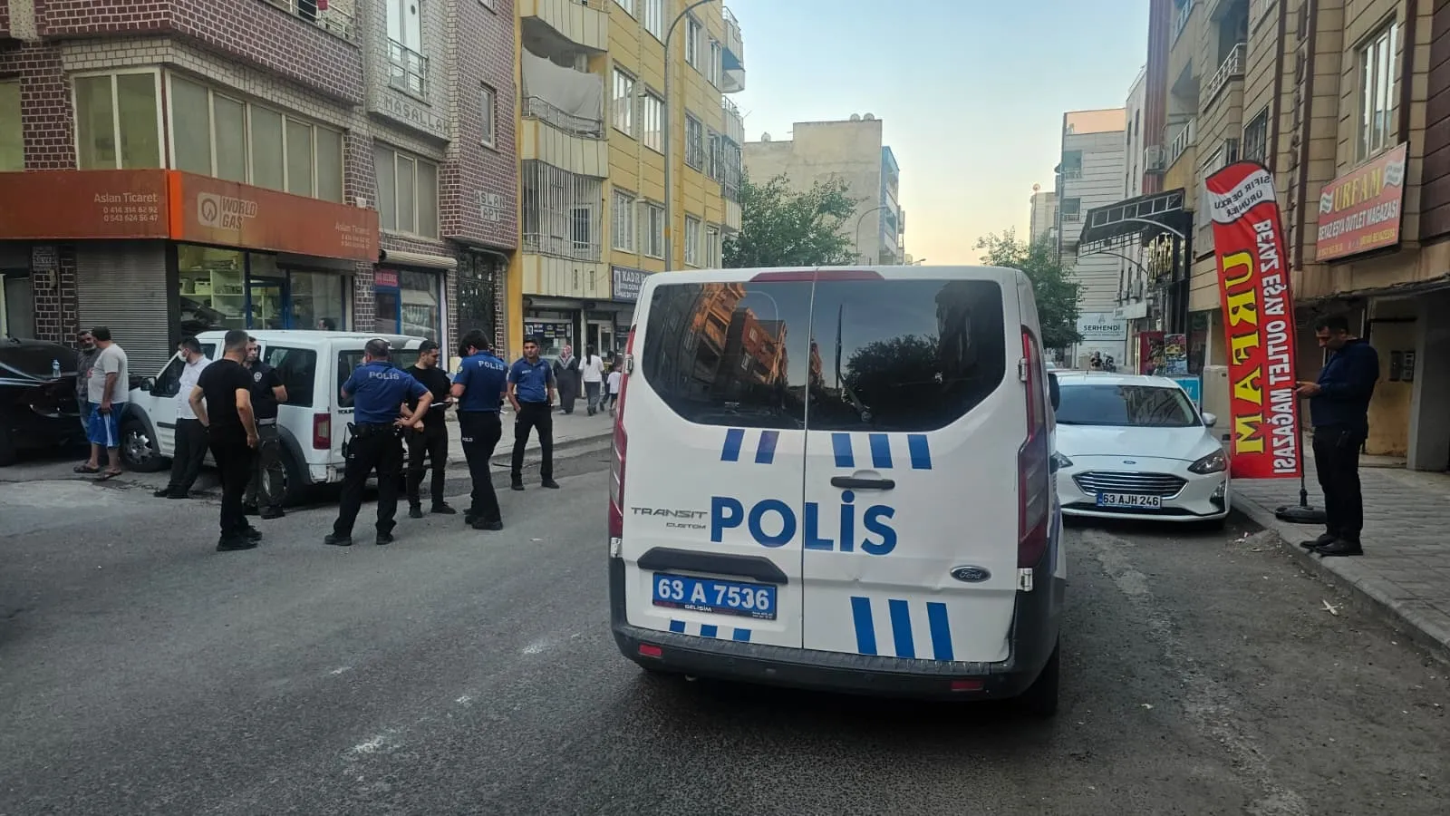 Şanlıurfa'da komşularının kokudan fark ettiği kadın evinde ölü bulundu