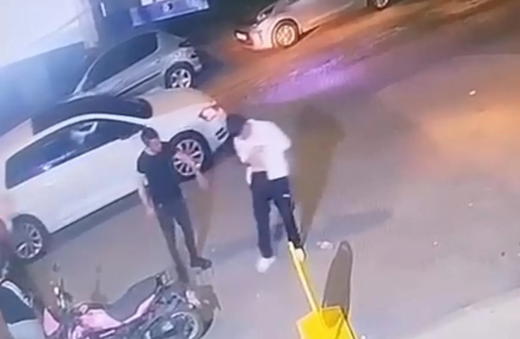 Çorlu sokaklarında bıçaklı kavga kameraya yansıdı