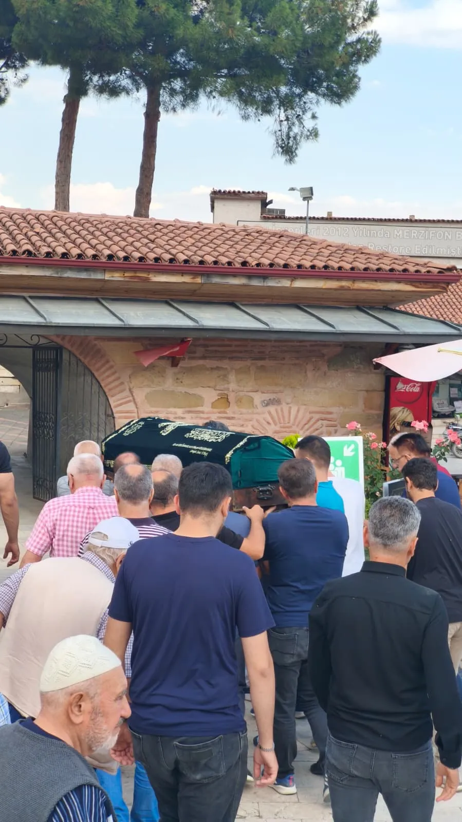 Yolda bisiklet sürerken otomobil çarpan 61 yaşındaki Semih Özer hayatını kaybetti