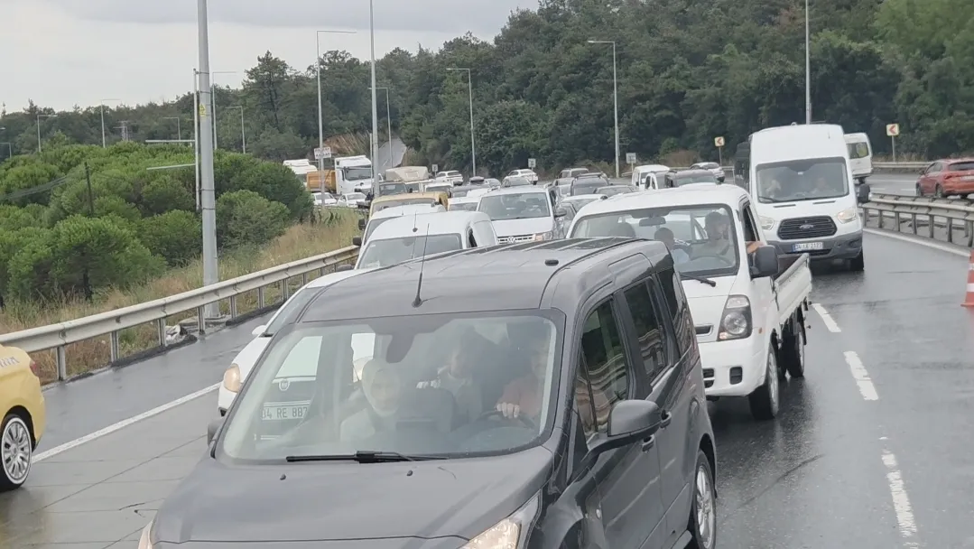 Arnavutköy trafiğinde beton mikseri dehşeti