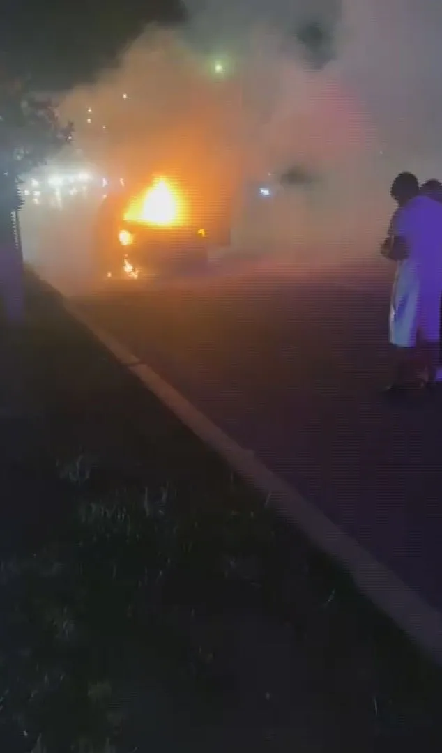 Arnavutköy yolunda seyir halindeki otomobil bir anda küle döndü