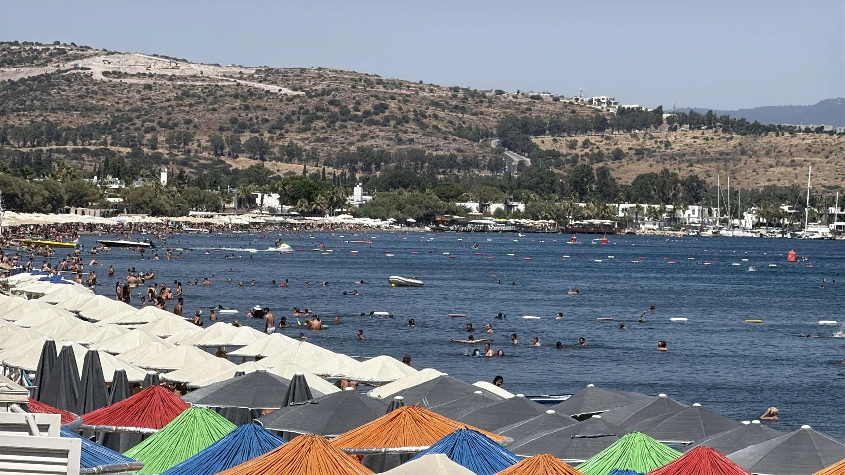 Bodrum sahilinde 38 derecelik sıcak mesai