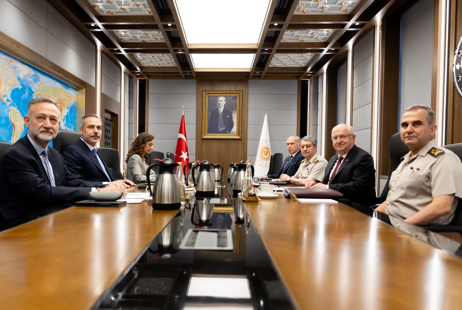 Dışişleri ve Milli Savunma bakanları Ankara'da kritik görüşme yaptı