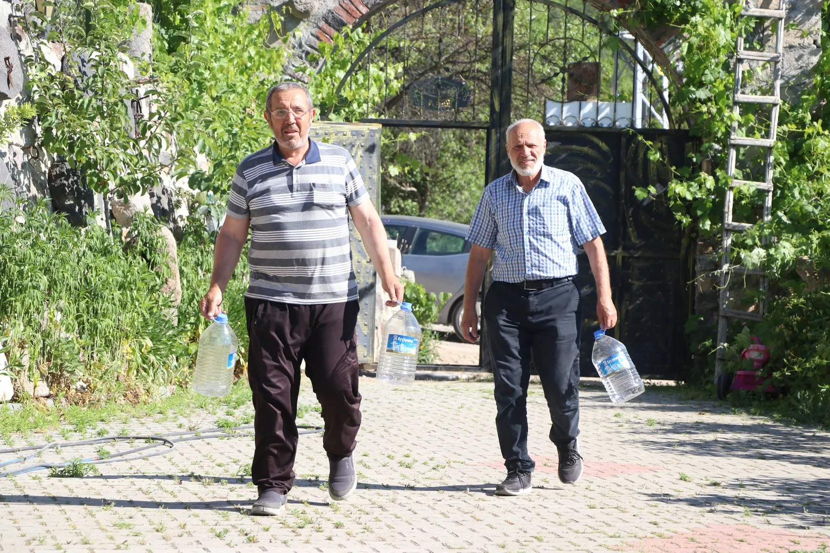 Kayseri'de 500 yıllık gelenek Yazın ortasında kar keyfi