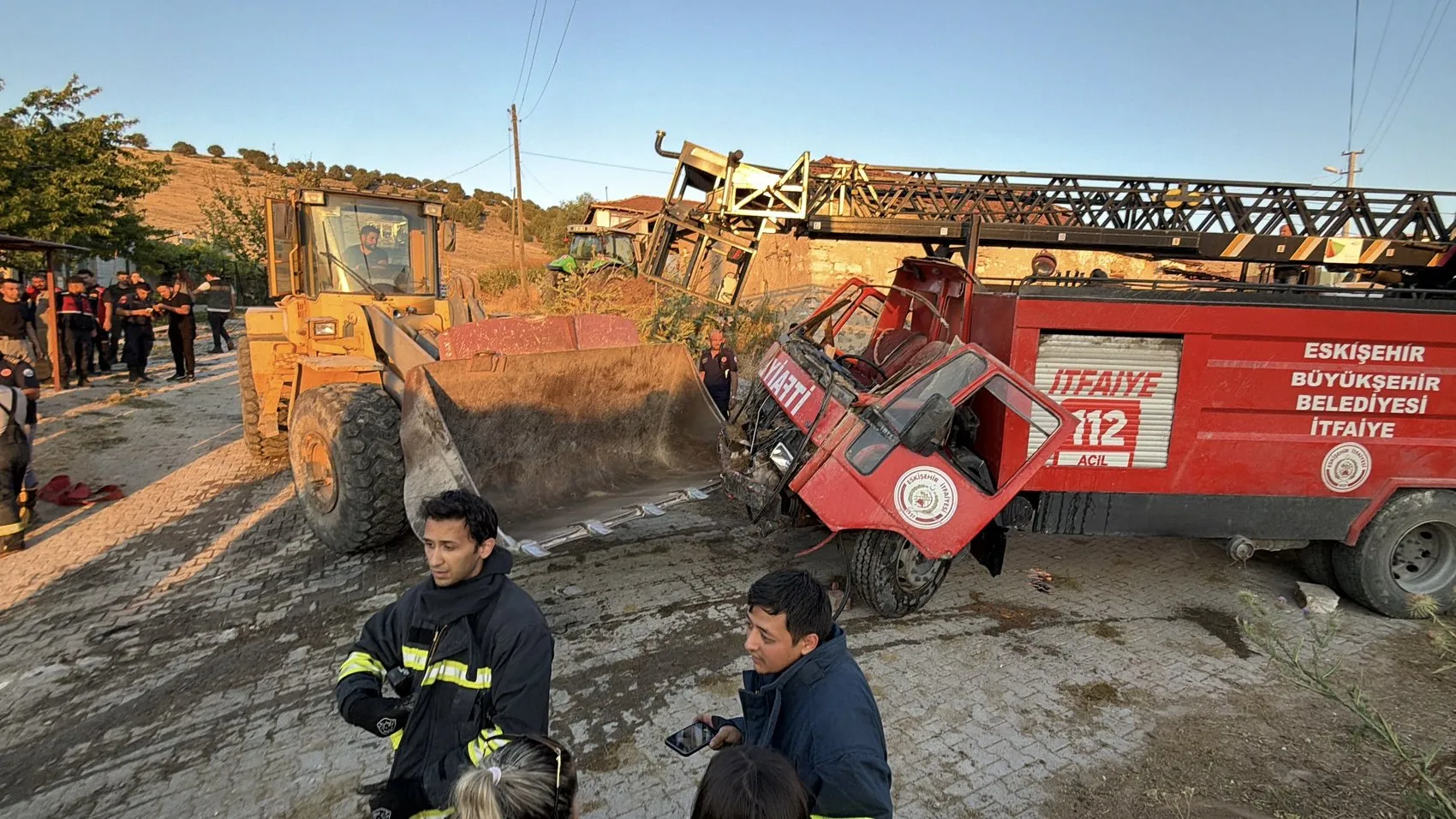 Eskişehir'de yangın dönüşü kaza 3 itfaiyeci hastanelik oldu