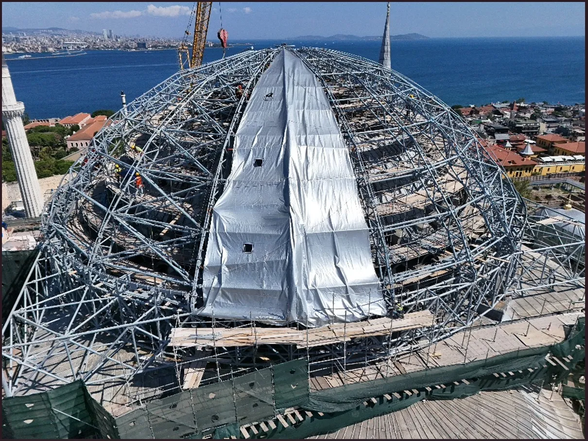 Ayasofya’nın kubbesi restorasyon için dev bir koruma kalkanına alınıyor
