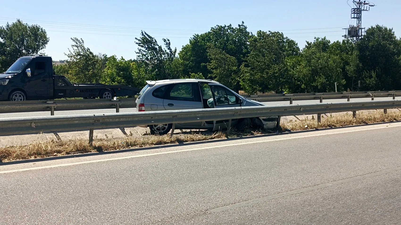Burdur yolunda korkutan kaza altı kişi hastanelik oldu
