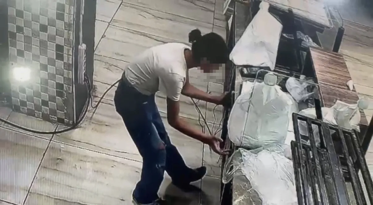 Diyarbakır'da fırın soygunu güvenlik kamerasında