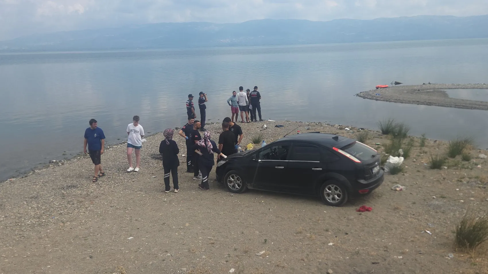 İznik Gölü’nde iki gençten haber alınamıyor