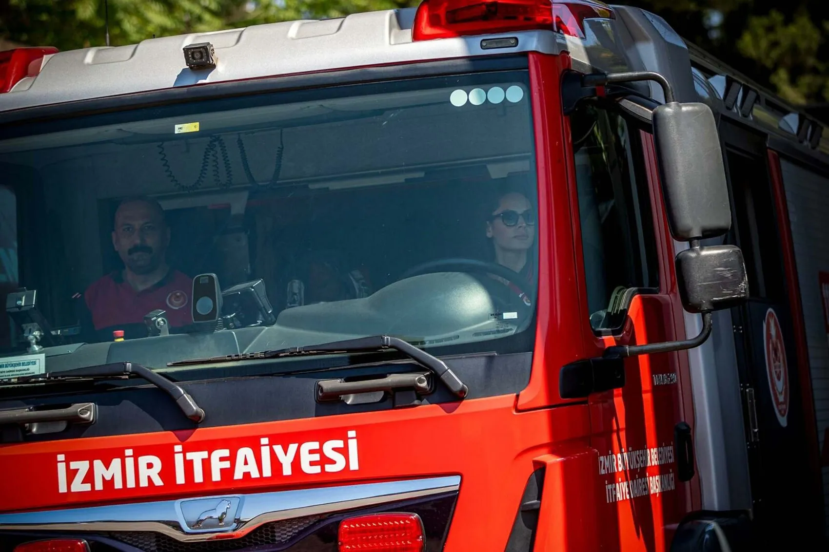 İzmir itfaiyesinin direksiyonunda o artık tek başına değil
