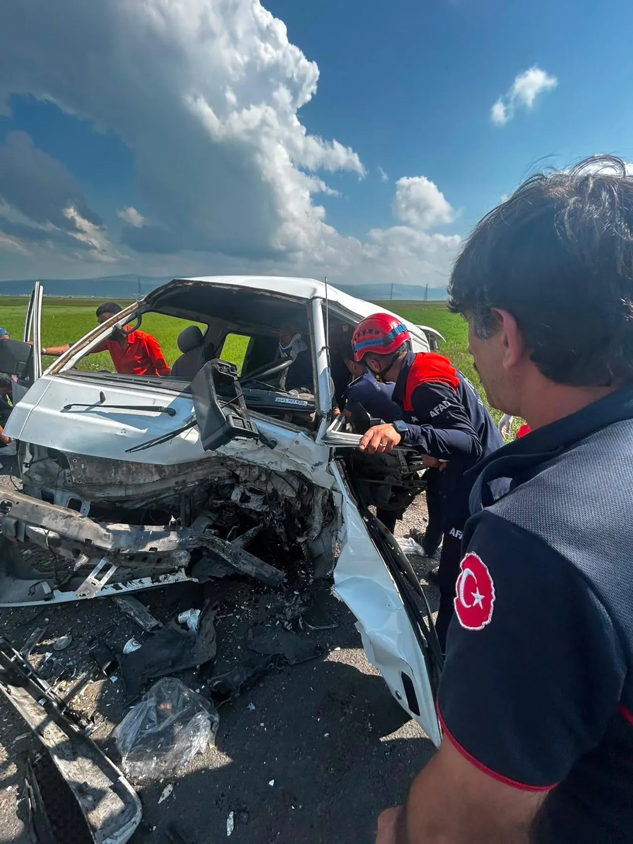 Ardahan yolunda iki araç çarpıştı 7 kişi hastaneye kaldırıldı