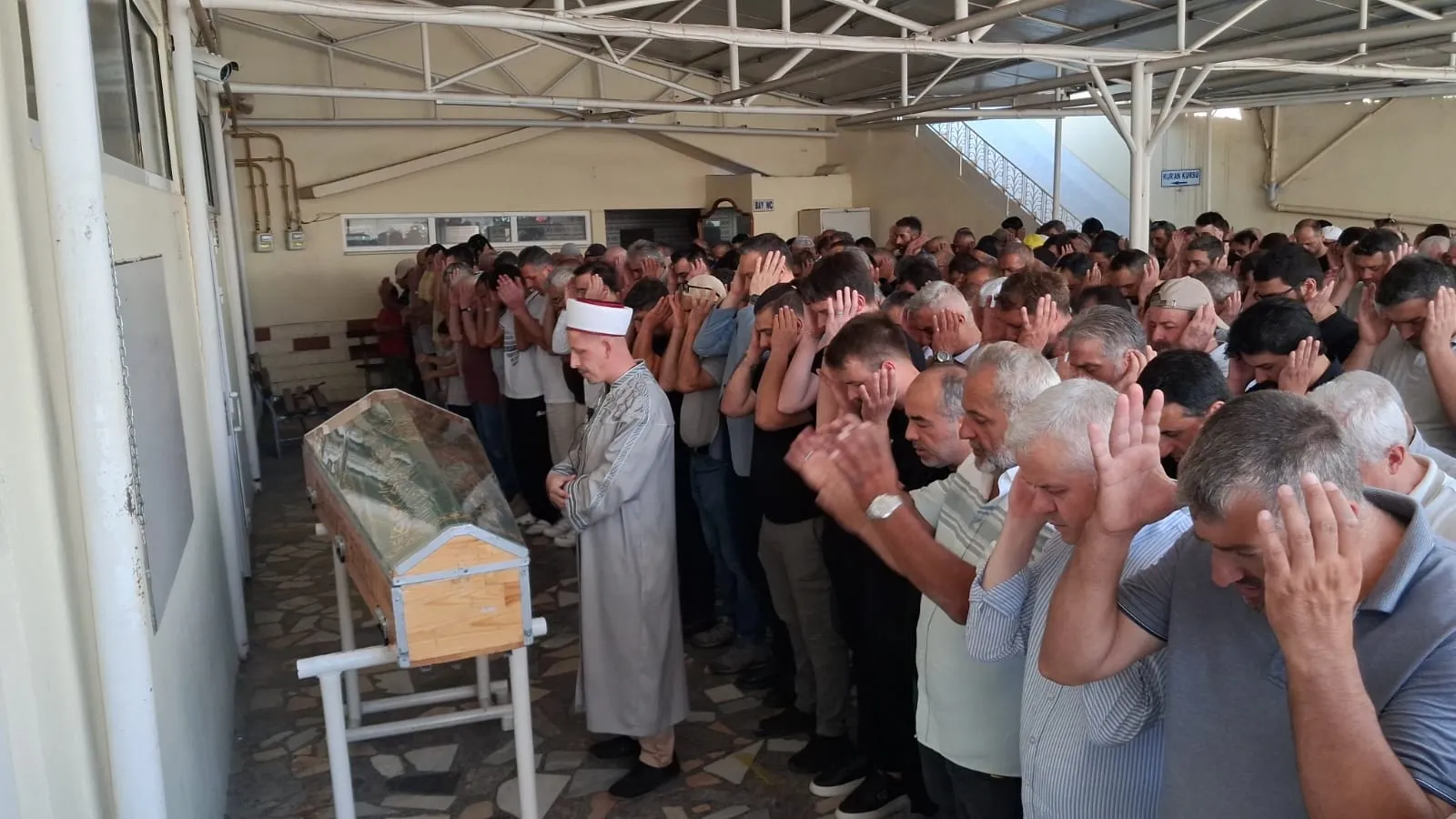 Gölcük’te dehşet anları Yeğen dayısını pala ile öldürdü