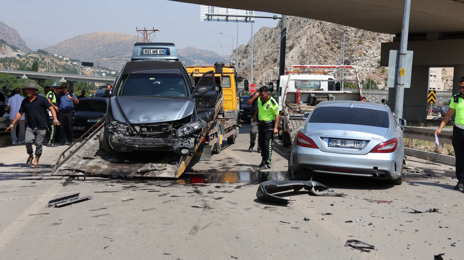 Amasya'da hatalı geri manevra dört kişiyi hastanelik etti