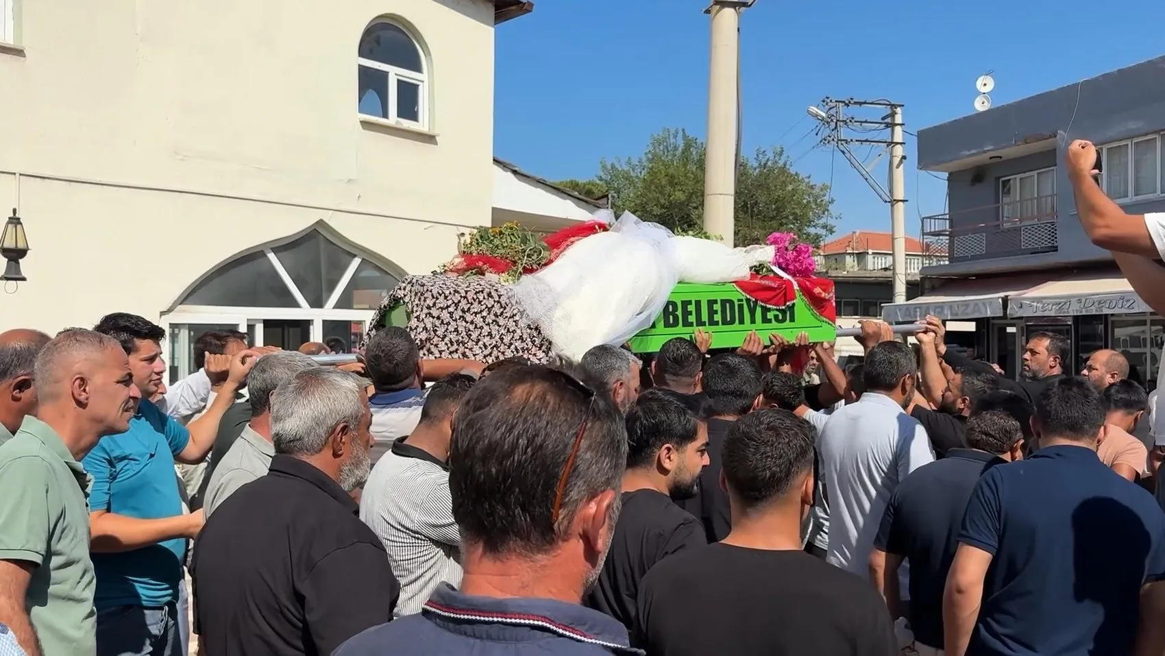 Aydın’da nehir faciası Eda son yolculuğuna gelinliğiyle uğurlandı
