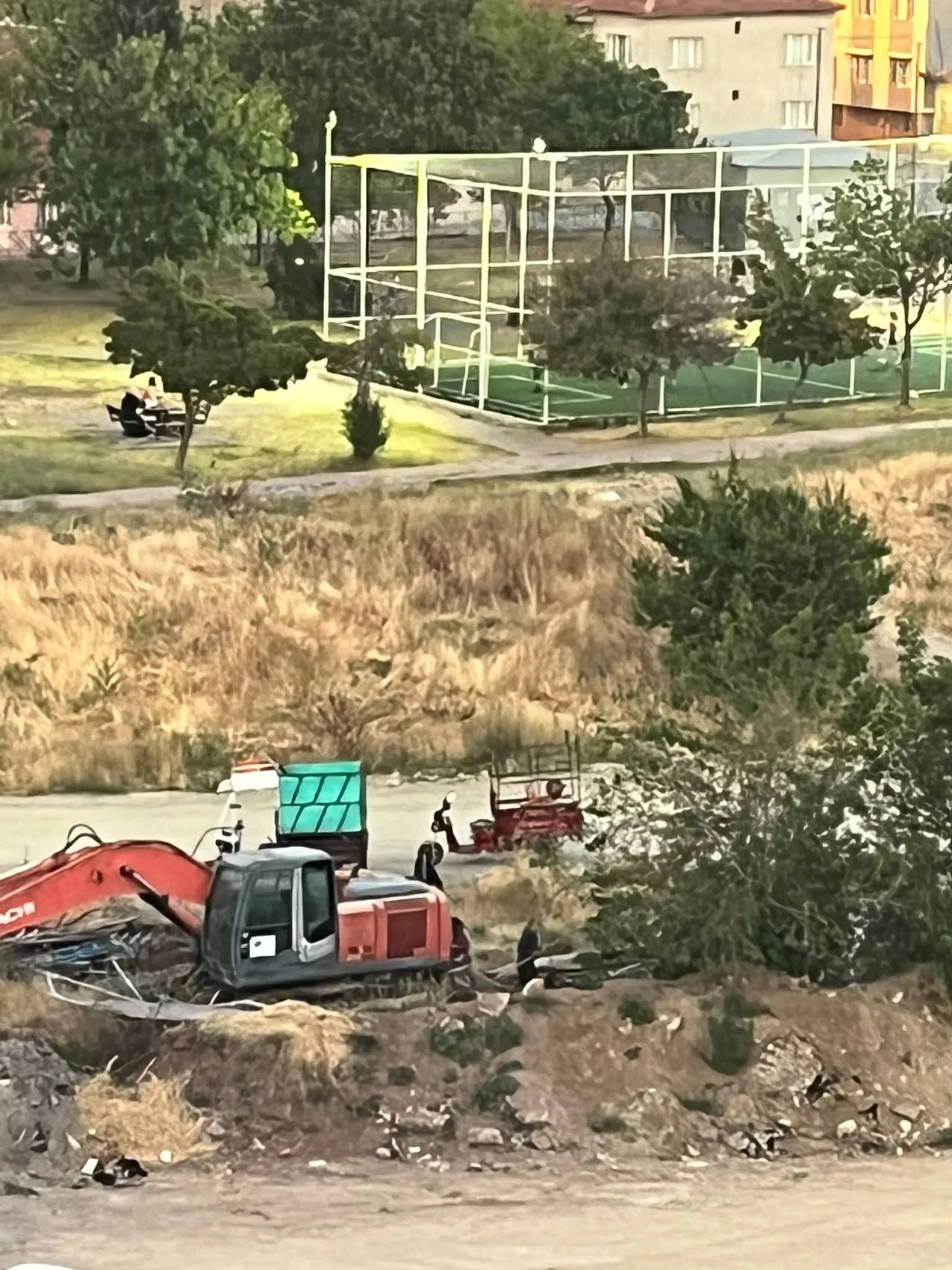 Eskişehir'de okul inşaatını soyan şüpheliler motosikletle kaçarken yakalandı