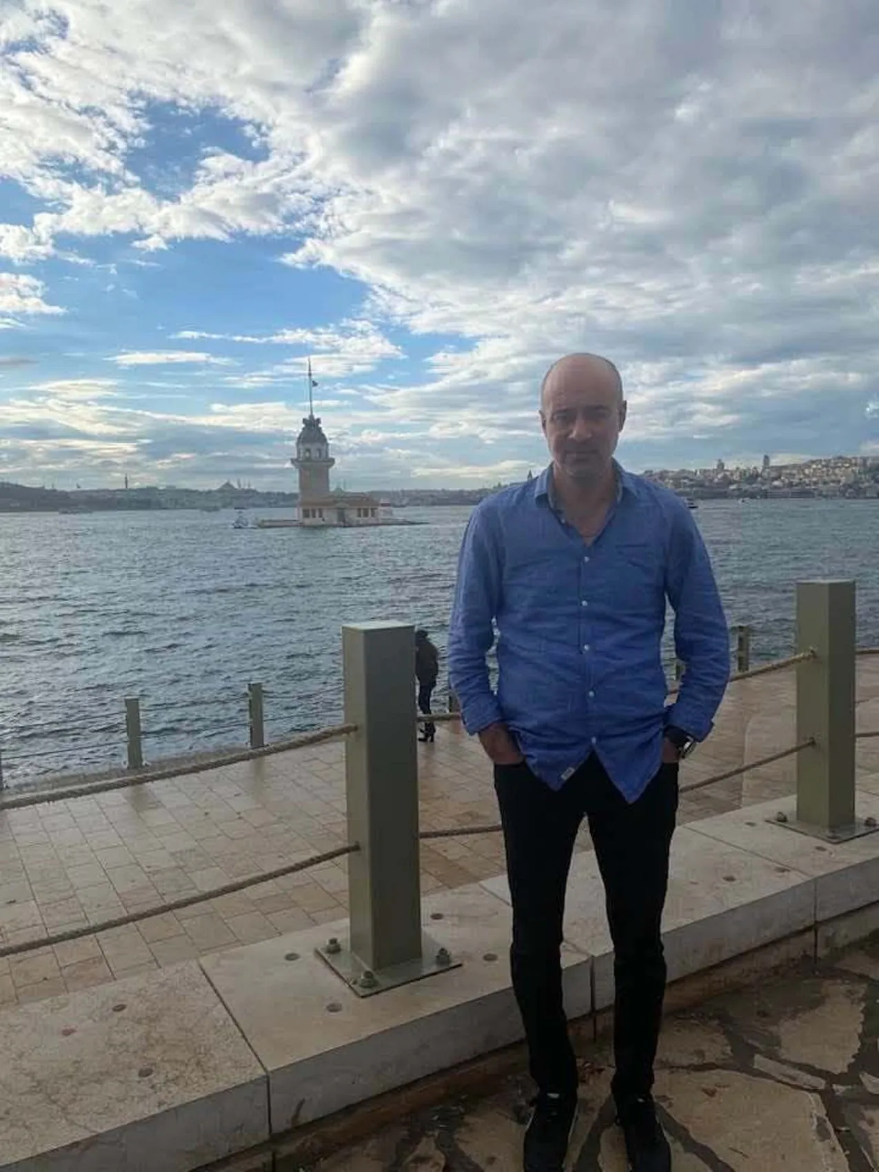 Manisa'da balkondan düşen adam hayatını kaybetti