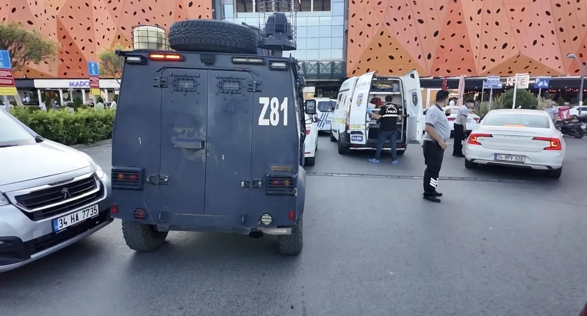 Ümraniye'de AVM kafesine silahlı saldırı düzenlendi