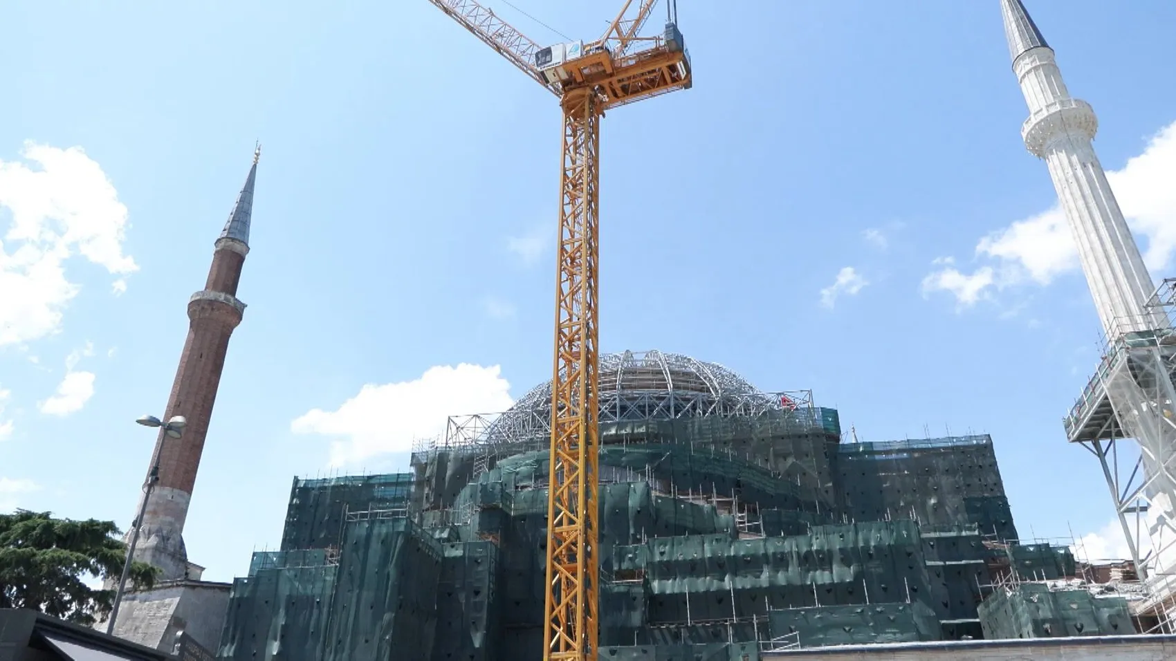 Ayasofya’da kubbenin üzerindeki kurşun kaplamalar kaldırılıyor