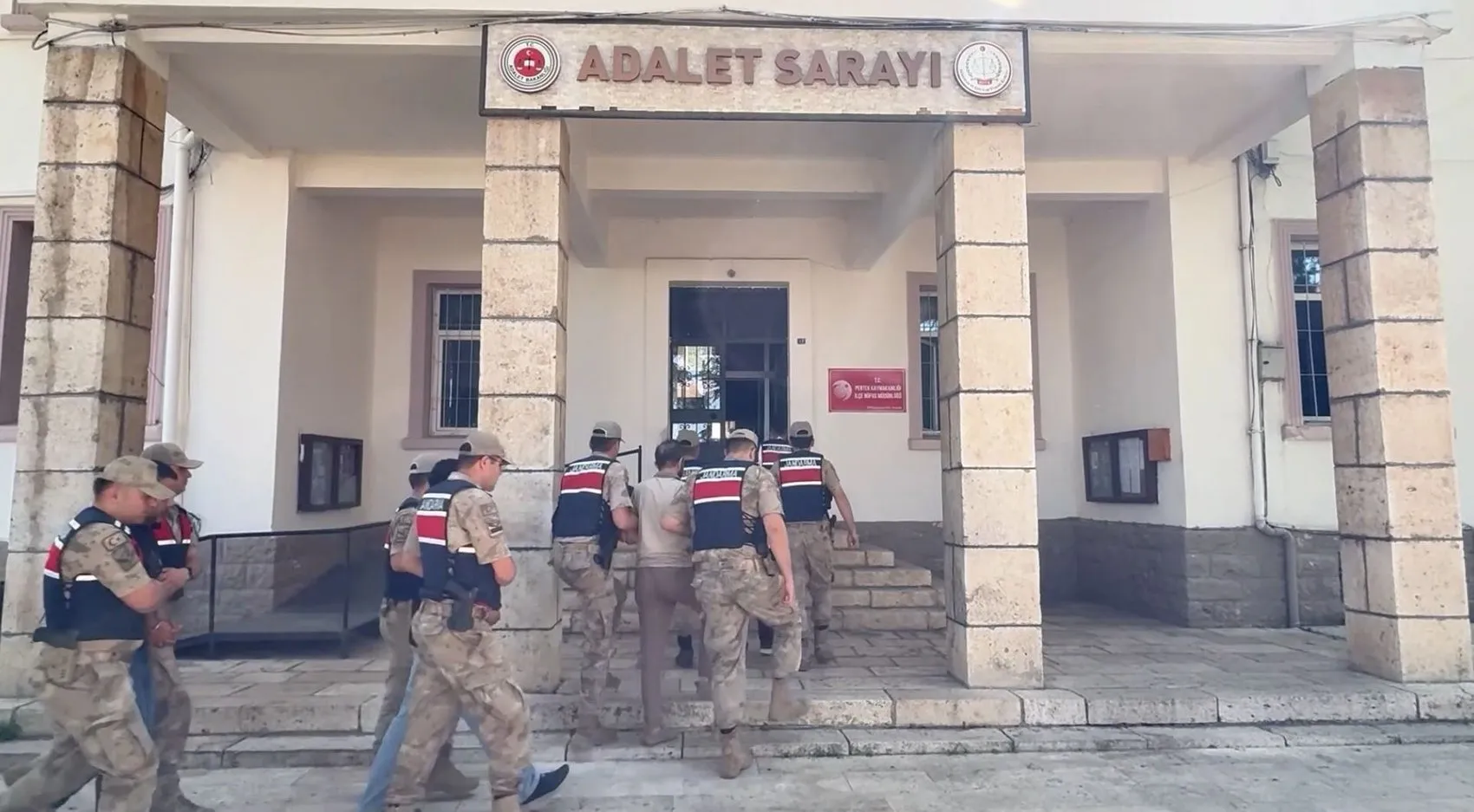 Siber çetelere 28 ilde dev operasyon 12 milyar liralık vurgun
