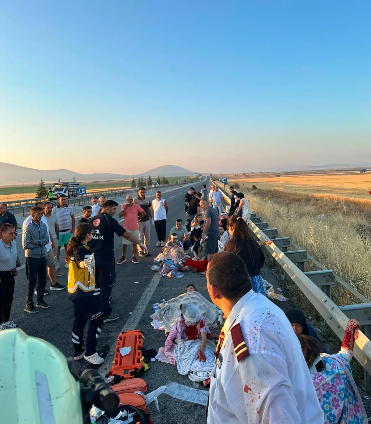 Kütahya yolunda otobüs faciası 31 kişiyi hastanelik etti