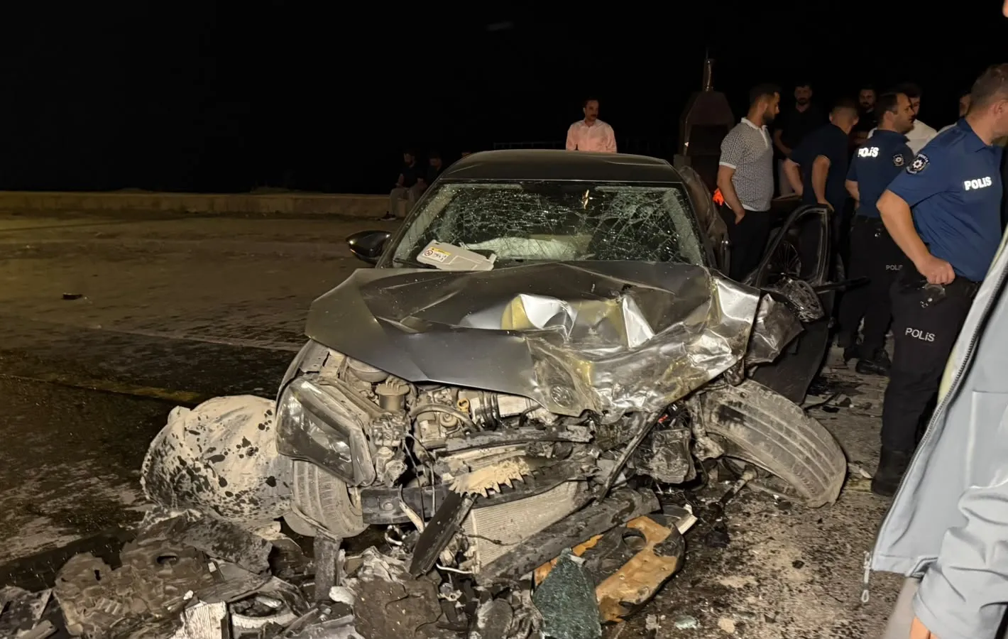 Hakkari yolunda gece yarısı şiddetli kaza