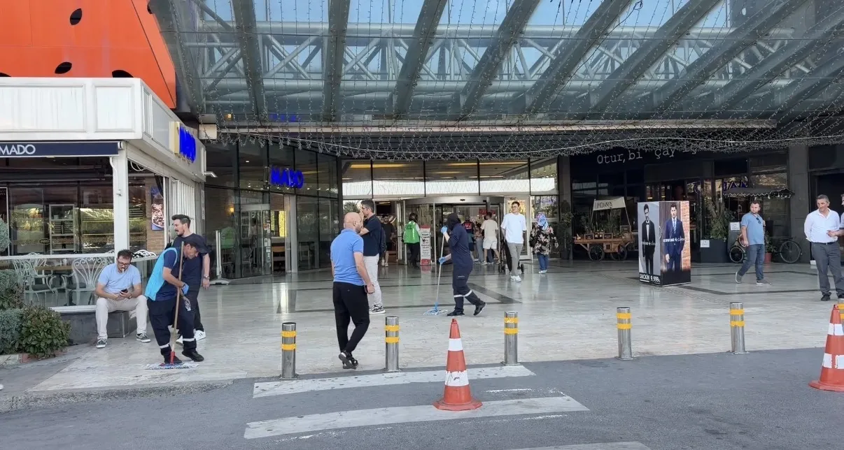 Ümraniye'de AVM kafesine silahlı saldırı düzenlendi