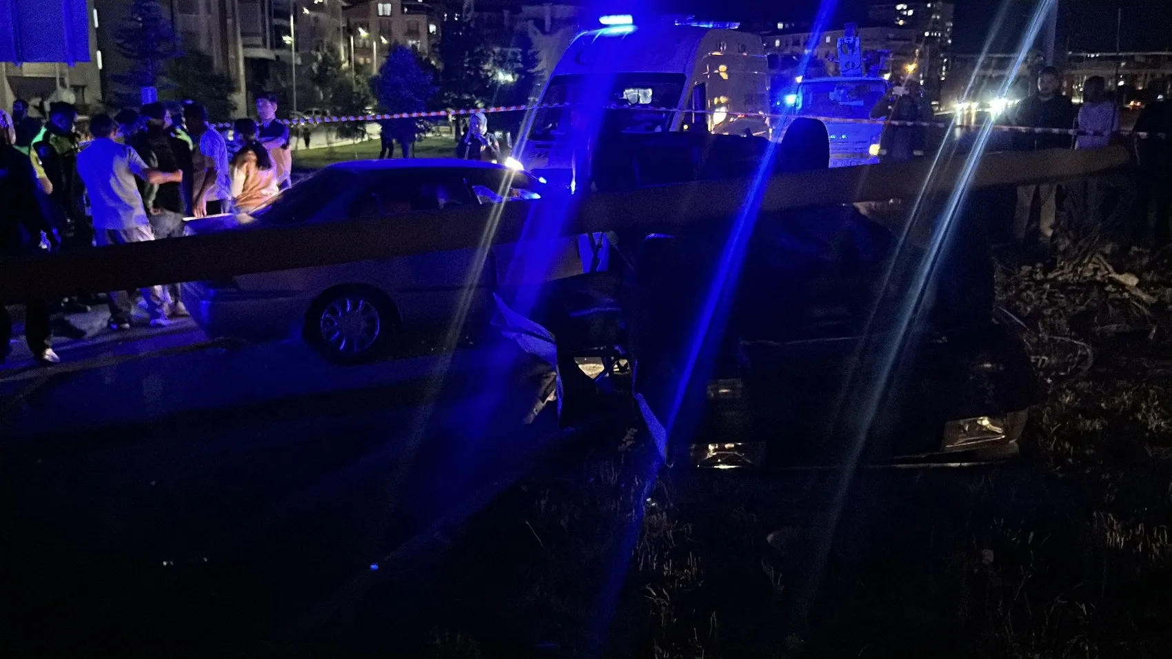 Sivas'ta gece saatlerinde trafik kazası beş kişiyi hastanelik etti