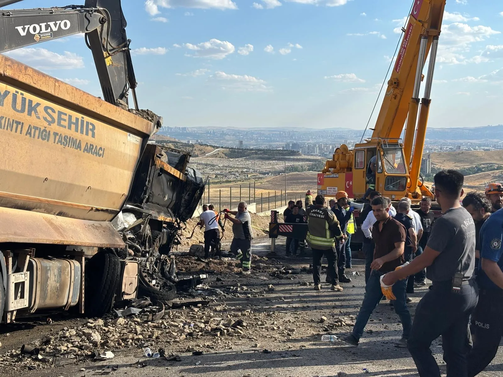 Ankara'da hafriyat kamyonları çarpıştı 2 şoför hayatını kaybetti