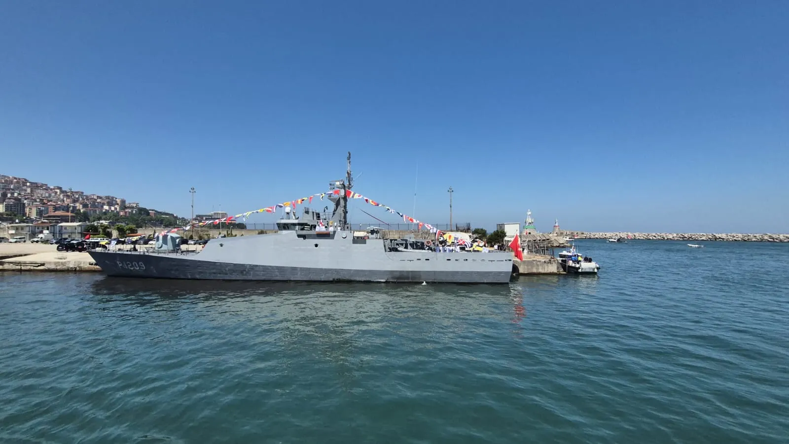 Zonguldak kıyılarında renkli deniz gösterisi