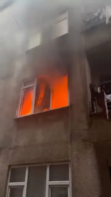 Hopa'da sönmeyen yangın korkuttu