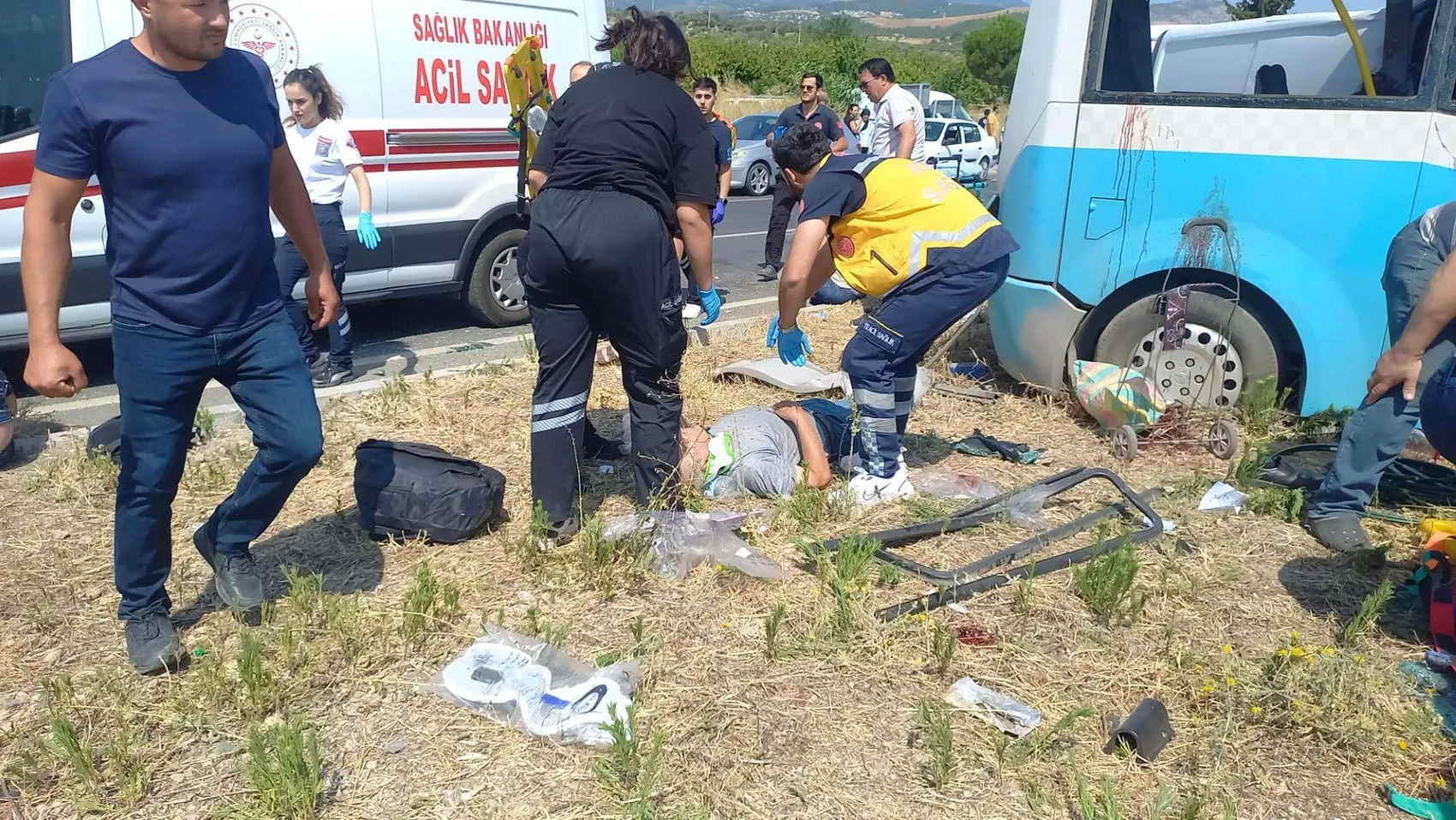 Manisa'da minibüslerin karıştığı kazada can kaybı var