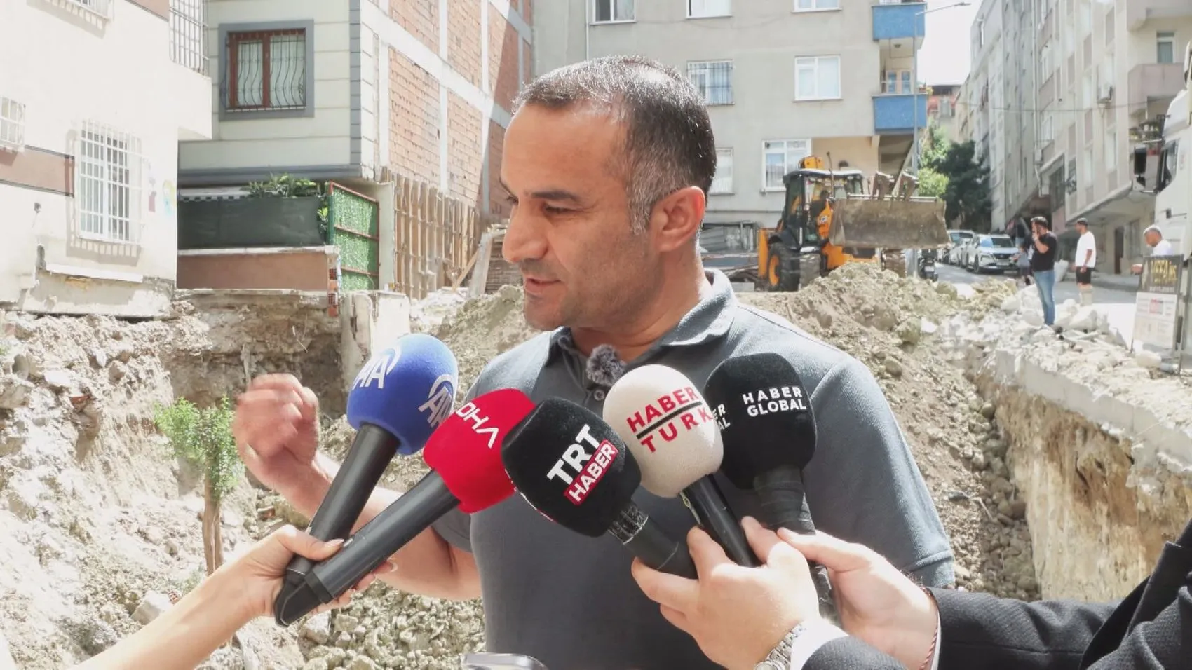Bahçelievler’de inşaat kazısı sonrası bina boşaltıldı
