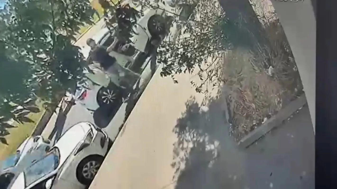 Zeytinburnu'nda araçtaki binlerce avroyu çalan hırsız yakalandı