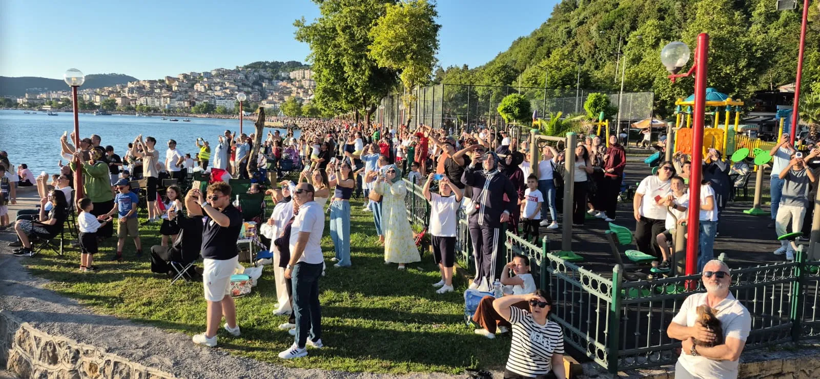 SOLOTÜRK Ereğli semalarında gösteri uçuşu yaptı